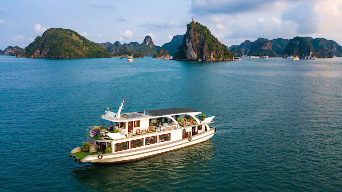 HALONG WONDERBAY CRUISES – VIP TOUR